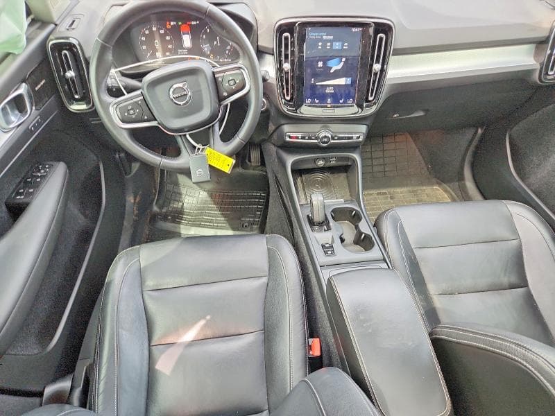2019 VOLVO XC40 T5 MOMENTUM 8