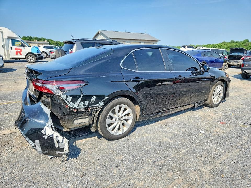 2022 TOYOTA CAMRY LE 3
