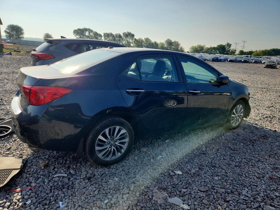 2018 TOYOTA COROLLA XLE 3