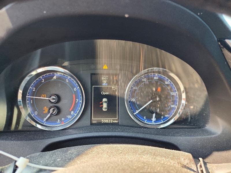 2018 TOYOTA COROLLA XLE 9