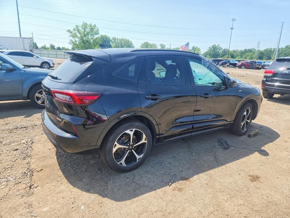 2023 FORD ESCAPE 3