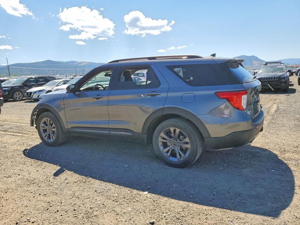 2022 FORD EXPLORER XLT 2