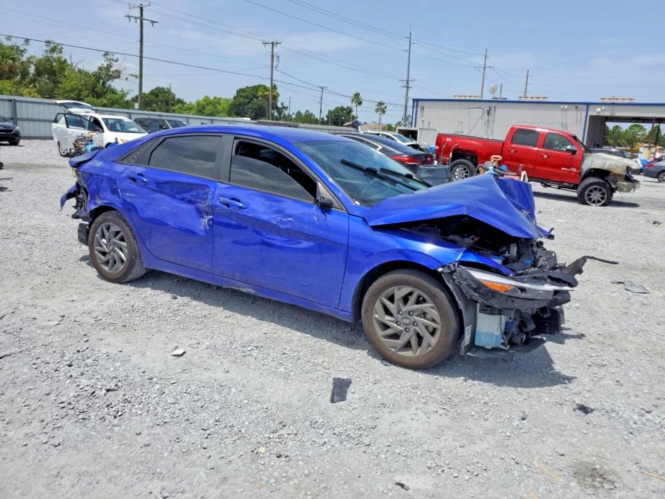 2024 HYUNDAI ELANTRA SEL 4