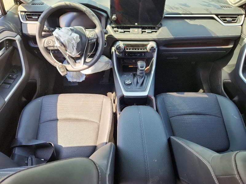2025 TOYOTA RAV4 LIMITED 8