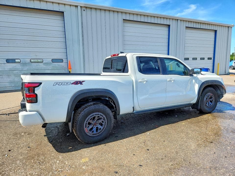 2025 NISSAN FRONTIER PRO-4X 3