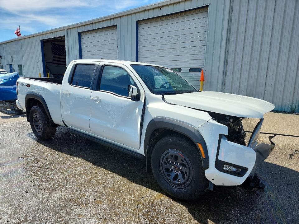 2025 NISSAN FRONTIER PRO-4X 4