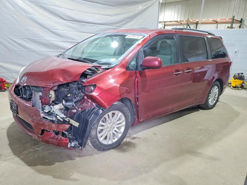 2016 TOYOTA SIENNA XLE 8-PASSENGER