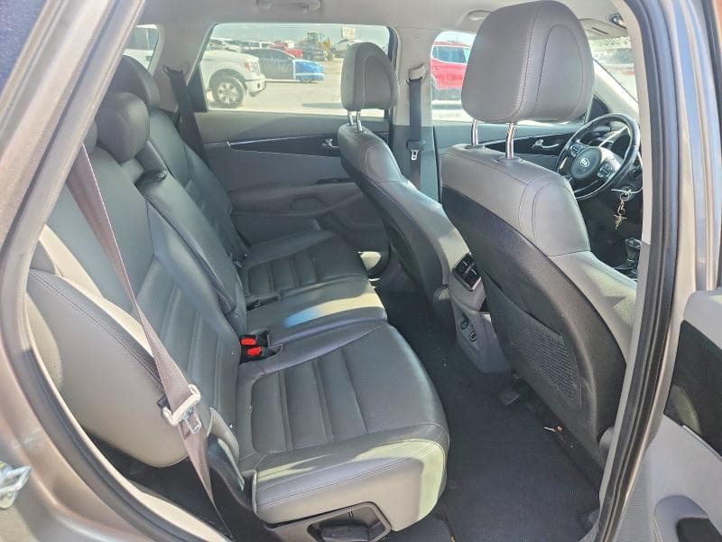 2016 KIA SORENTO EX 11