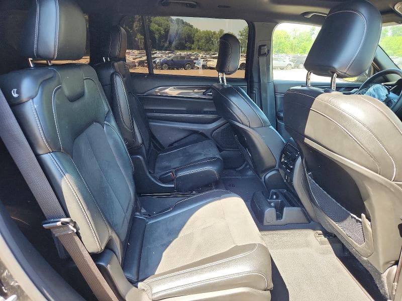 2023 JEEP GRAND CHEROKEE L LAREDO 11