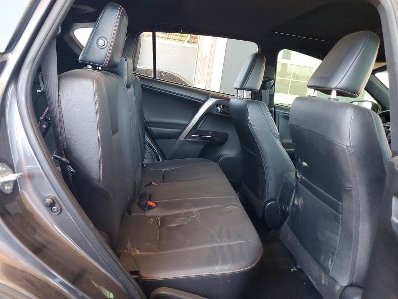 2018 TOYOTA RAV4 SE 11