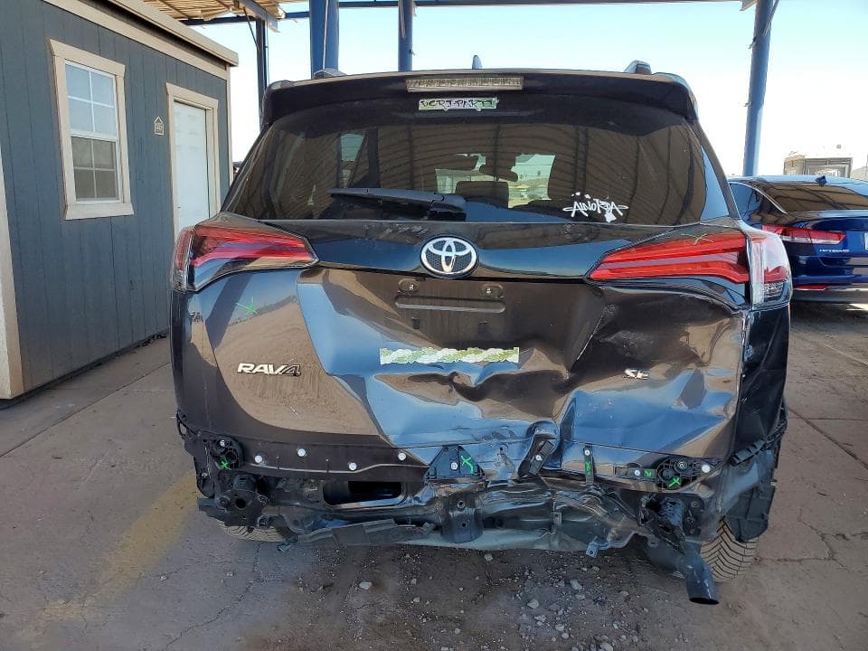 2018 TOYOTA RAV4 SE 6