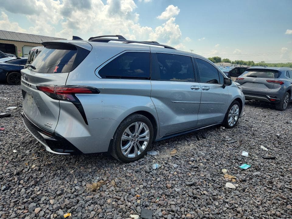 2022 TOYOTA SIENNA XSE XSE 3