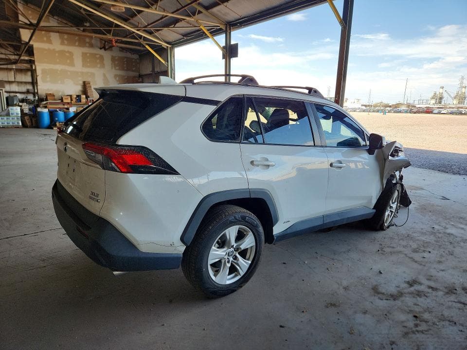 2021 TOYOTA RAV4 HYBRID XLE 3