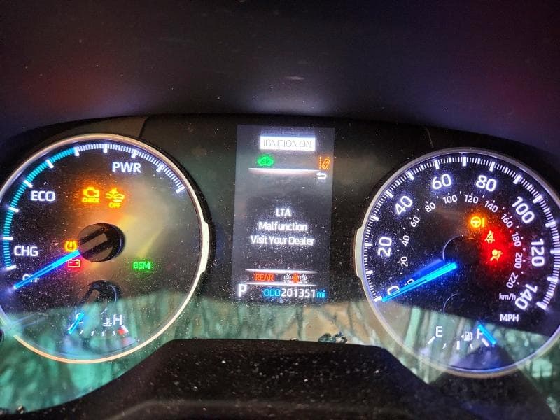 2021 TOYOTA RAV4 HYBRID XLE 9