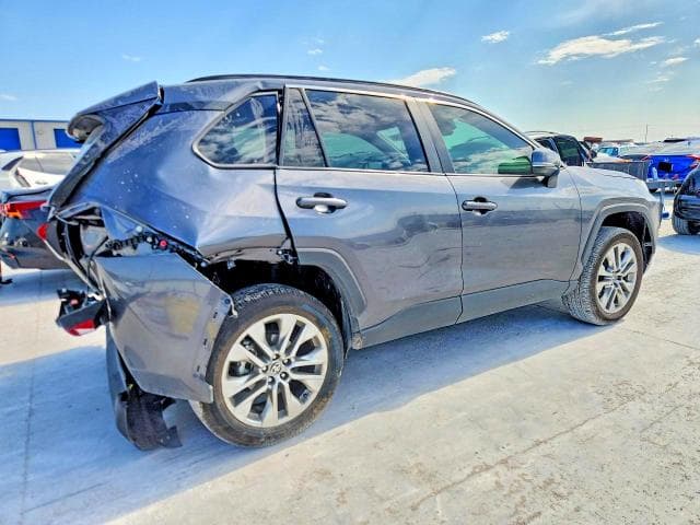 2025 TOYOTA RAV4 XLE PREMIUM 3
