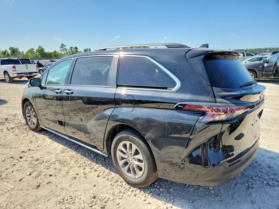 2026 TOYOTA SIENNA XLE 8-PASSENGER 2