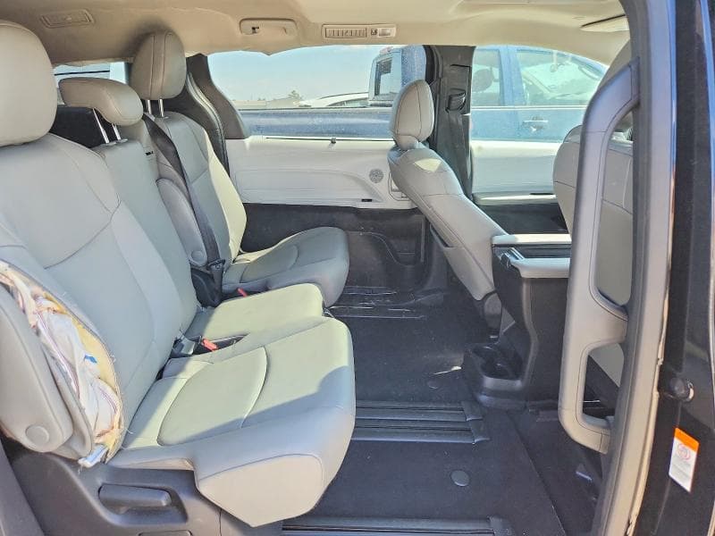 2026 TOYOTA SIENNA XLE 8-PASSENGER 11