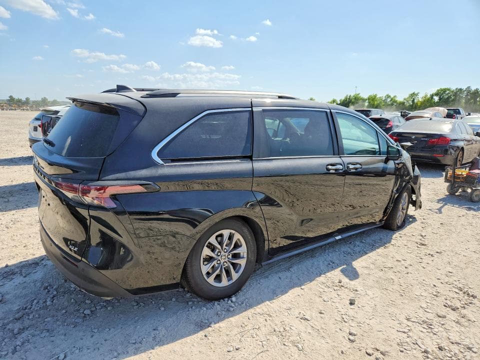 2026 TOYOTA SIENNA XLE 8-PASSENGER 3