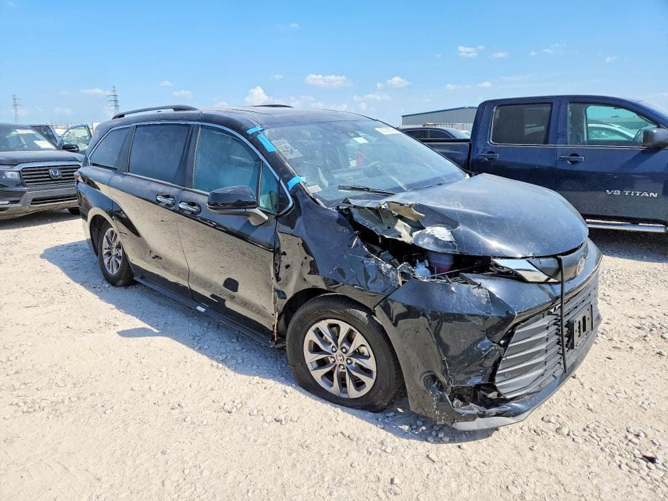 2026 TOYOTA SIENNA XLE 8-PASSENGER 4