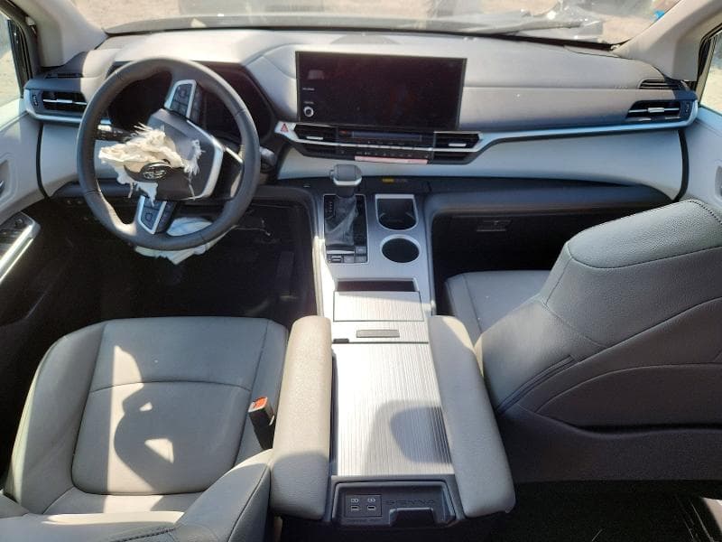 2026 TOYOTA SIENNA XLE 8-PASSENGER 8