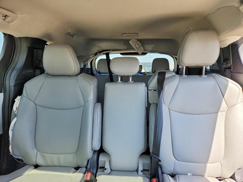 2026 TOYOTA SIENNA XLE 8-PASSENGER 10
