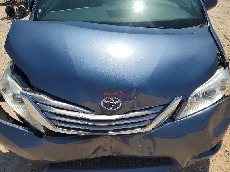 2017 TOYOTA SIENNA XLE 8-PASSENGER XLE 8-PASSENGER 12