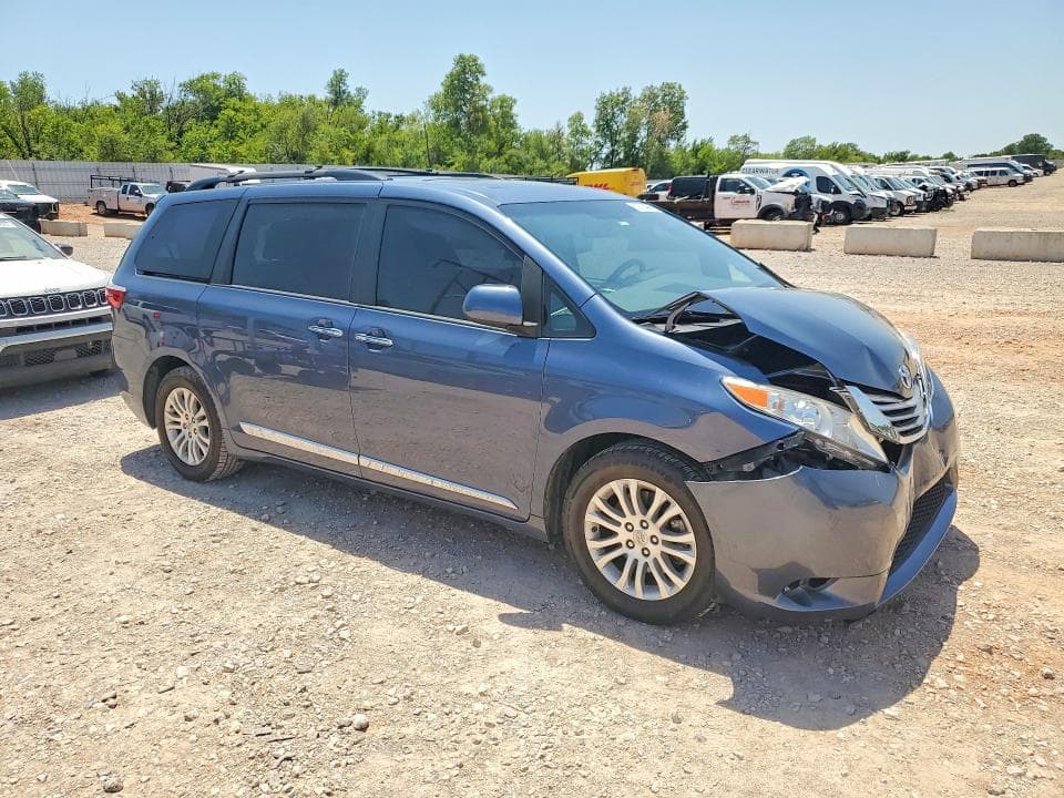 2017 TOYOTA SIENNA XLE 8-PASSENGER XLE 8-PASSENGER 4