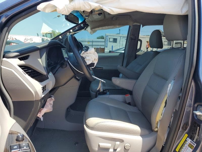 2017 TOYOTA SIENNA XLE 8-PASSENGER XLE 8-PASSENGER 7