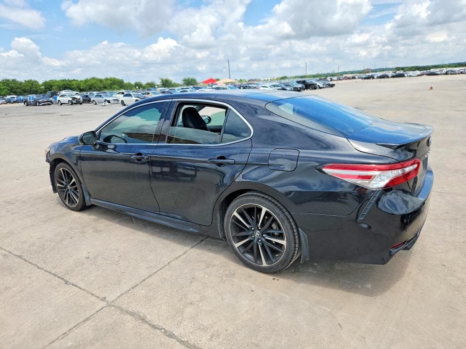 2018 TOYOTA CAMRY XSE 2