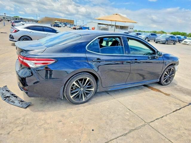 2018 TOYOTA CAMRY XSE 3