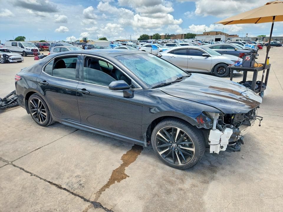 2018 TOYOTA CAMRY XSE 4