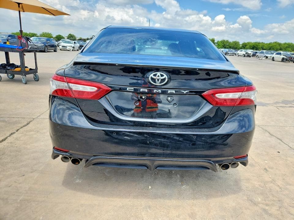 2018 TOYOTA CAMRY XSE 6