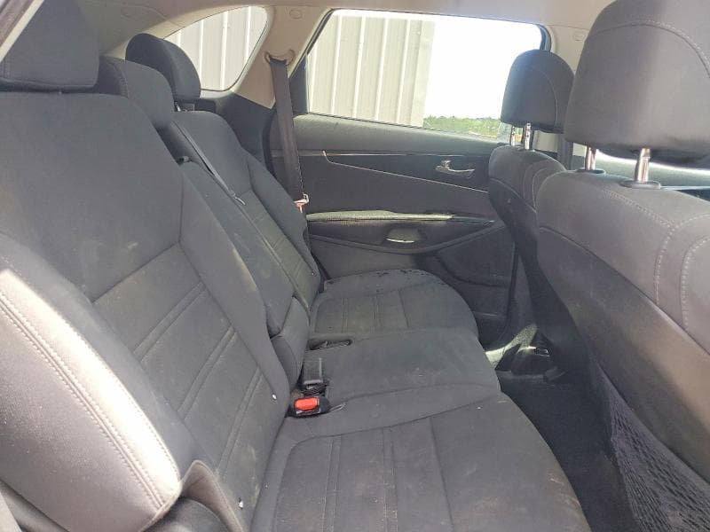 2017 KIA SORENTO L 11
