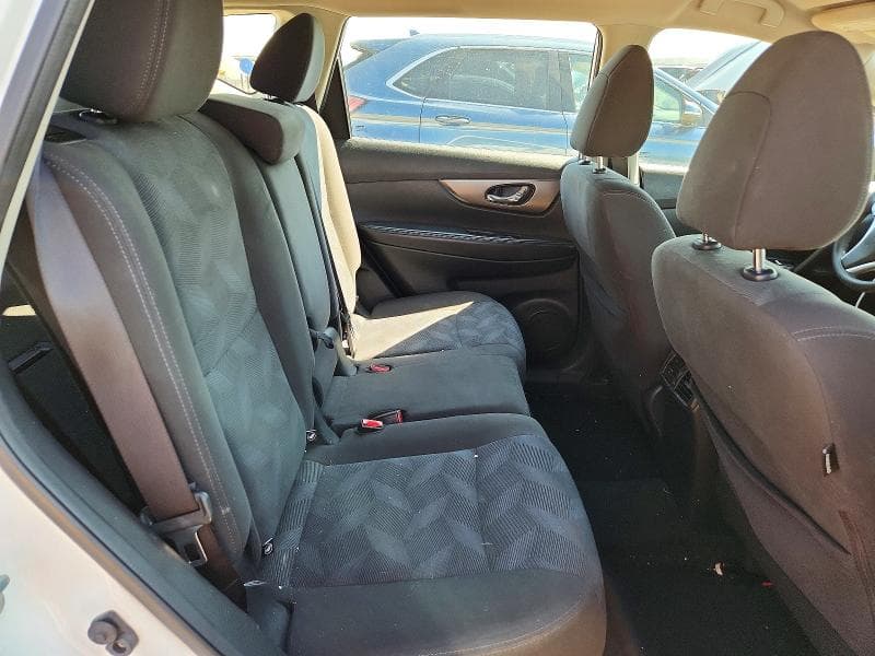 2016 NISSAN ROGUE S 11