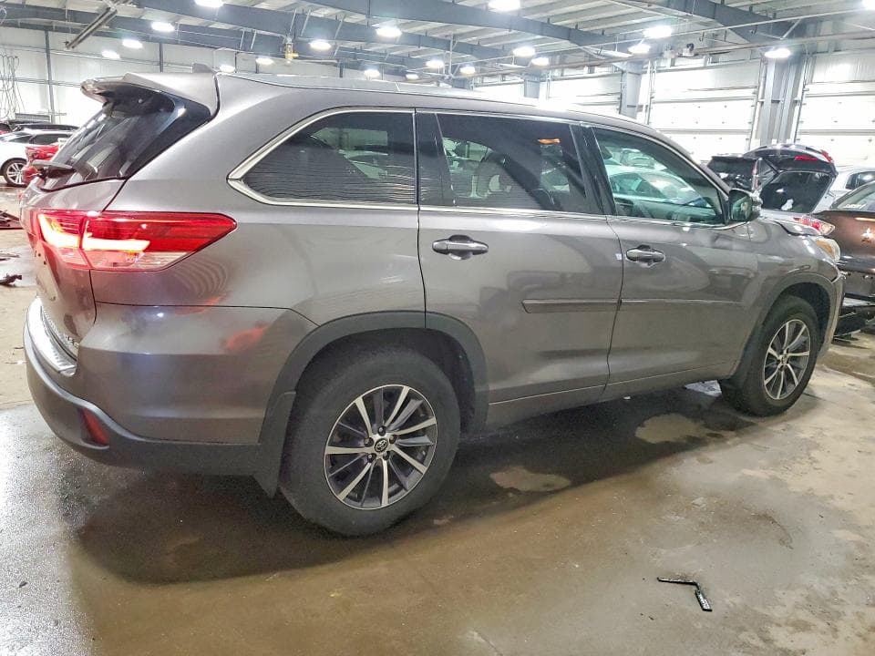2018 TOYOTA HIGHLANDER XLE XLE 3