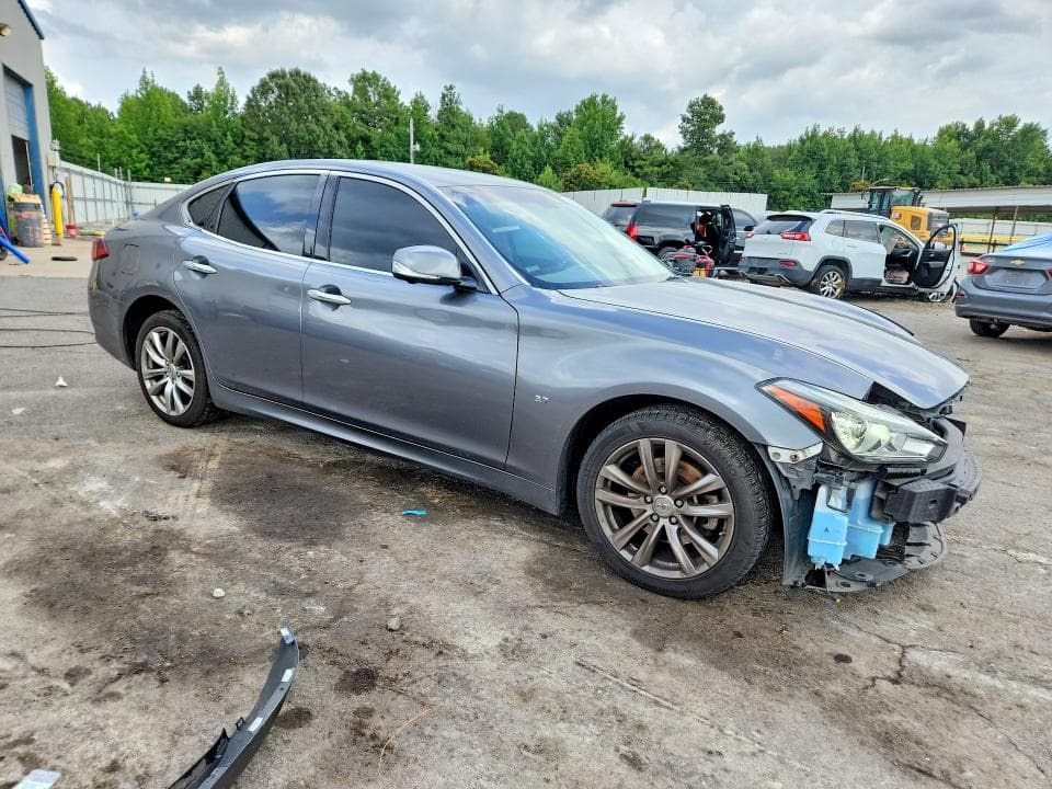 2017 INFINITI Q70 3.7 4