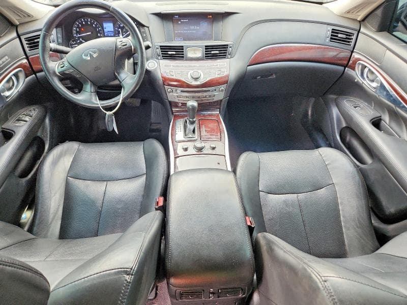 2017 INFINITI Q70 3.7 8