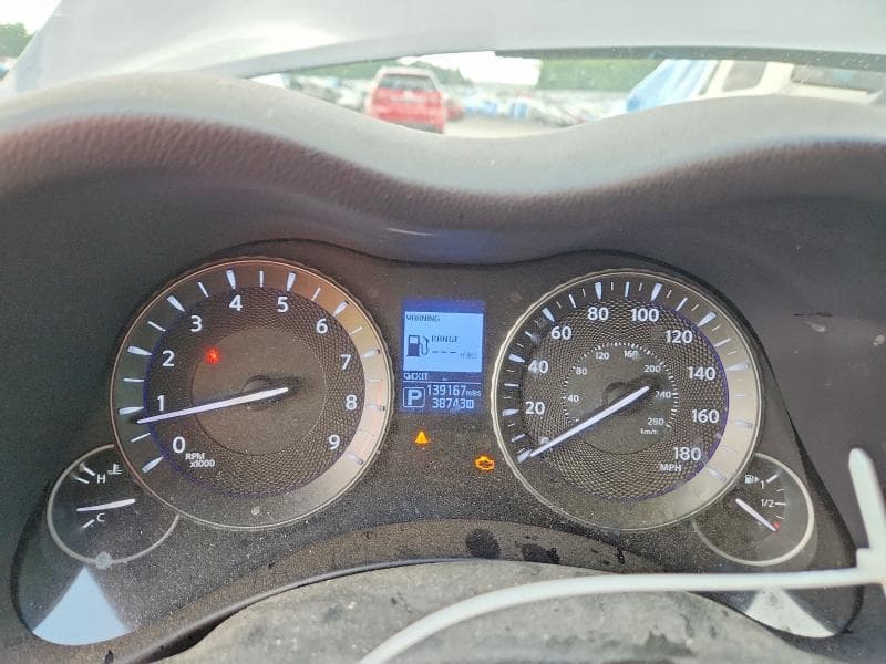 2017 INFINITI Q70 3.7 9