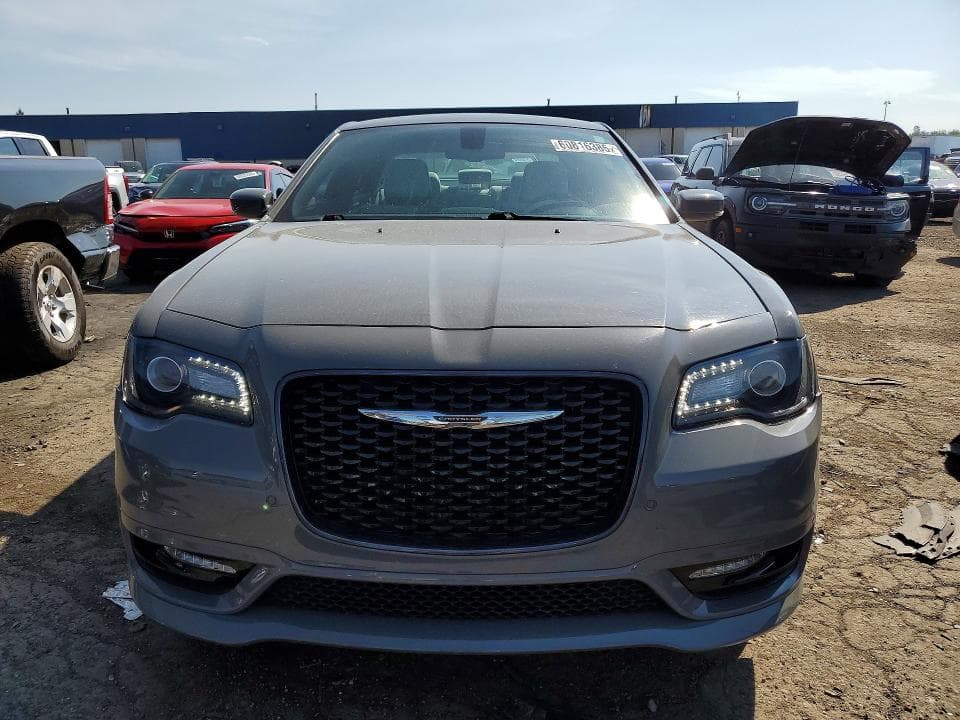 2018 CHRYSLER 300 S 5