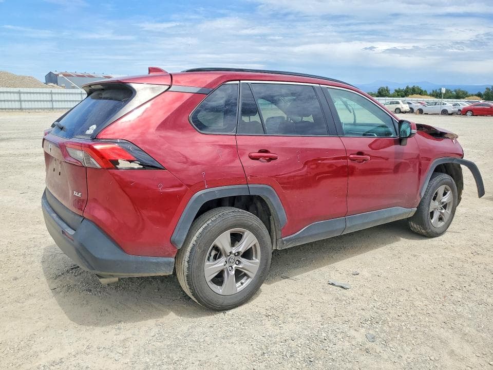 2023 TOYOTA RAV4 XLE 3