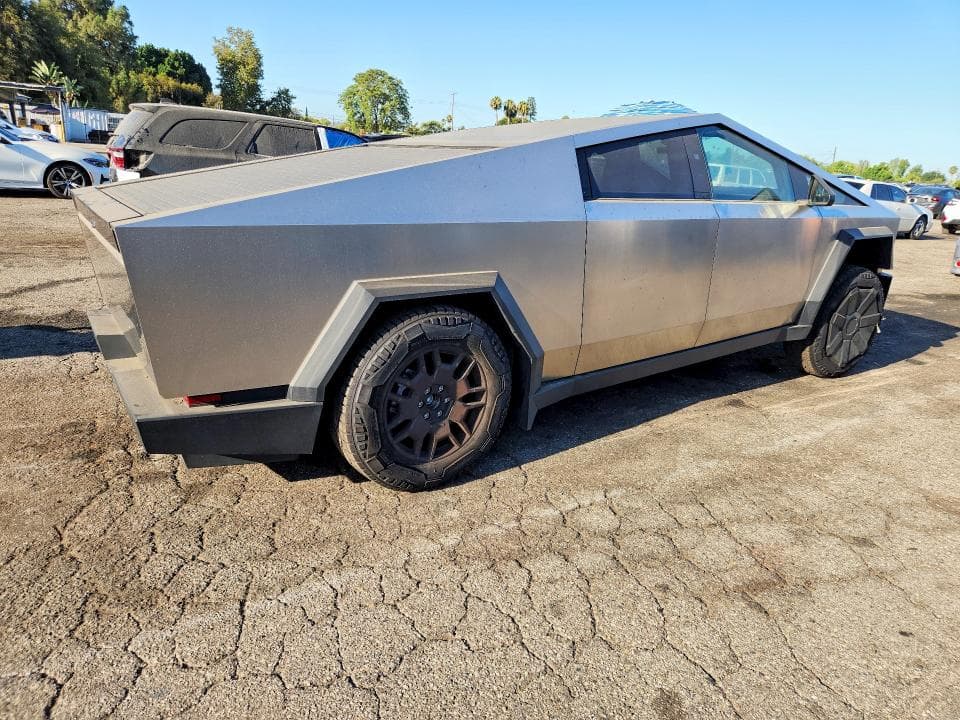 2024 TESLA CYBERTRUCK 3