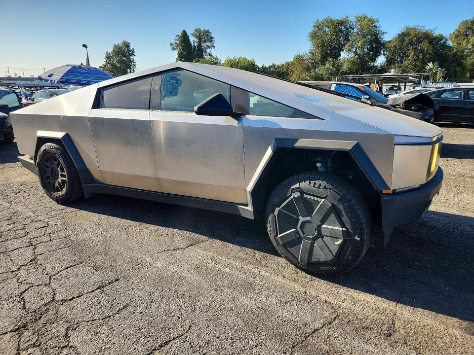 2024 TESLA CYBERTRUCK 4