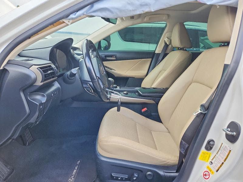 2017 LEXUS IS 200T 7
