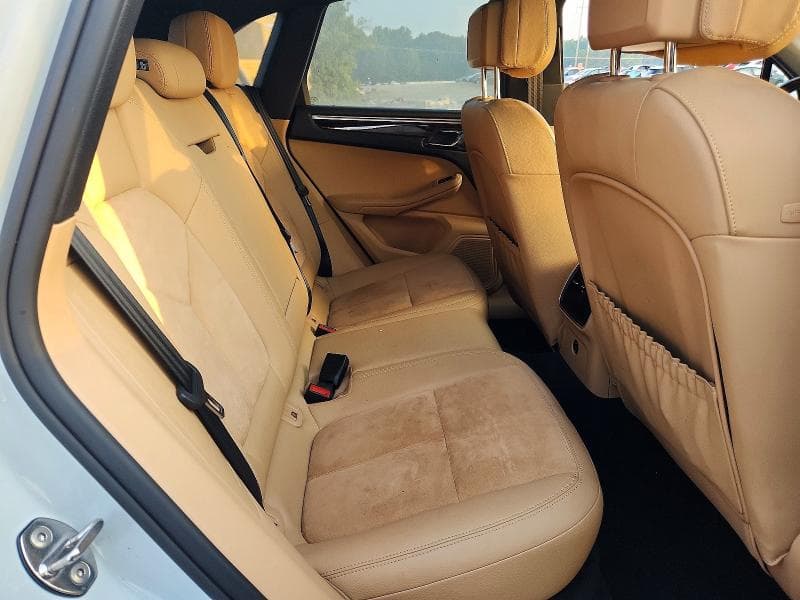 2017 PORSCHE MACAN 11