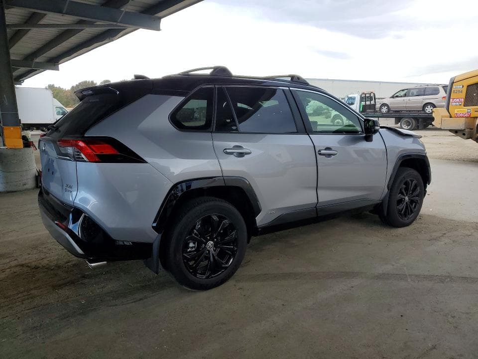 2025 TOYOTA RAV4 XSE 3