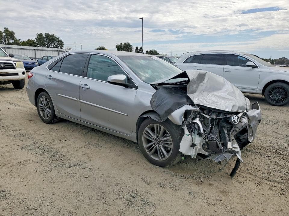 2017 TOYOTA CAMRY SE 4