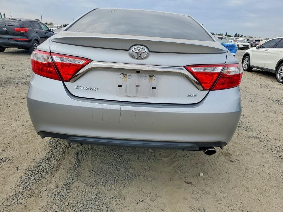 2017 TOYOTA CAMRY SE 6