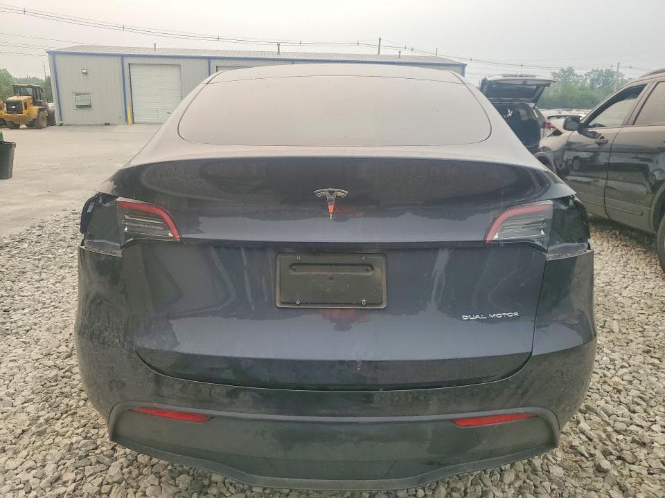 2025 TESLA MODEL Y 6