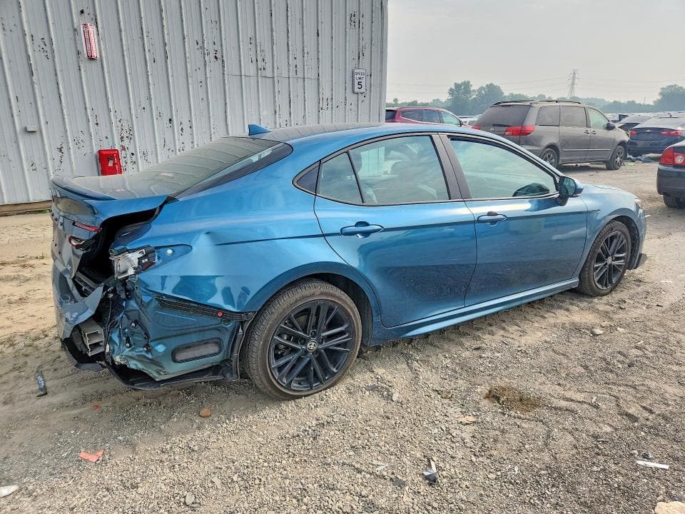 2025 TOYOTA CAMRY SE 3