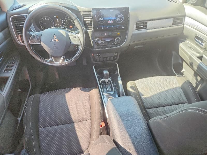 2017 MITSUBISHI OUTLANDER ES 8